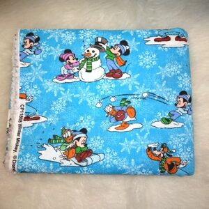 FABRIC Disney Winter Mickey Cotton fabric, 5 yards